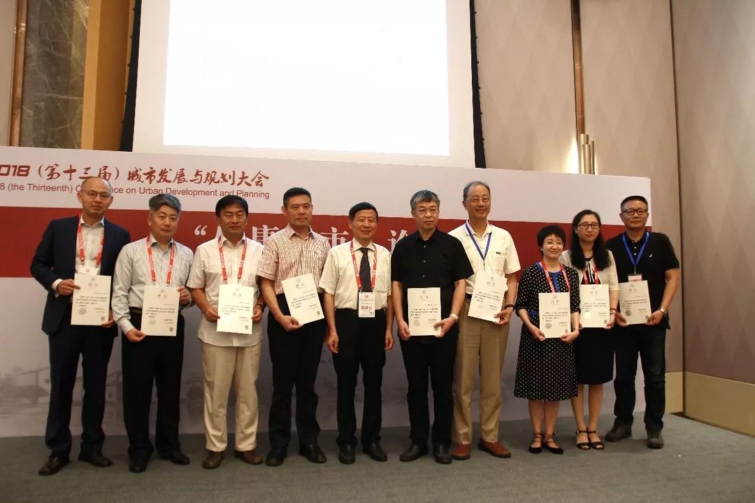 刘颂教授代表同济大学建筑与城市规划学院致辞副主任委员兼秘书长王兰