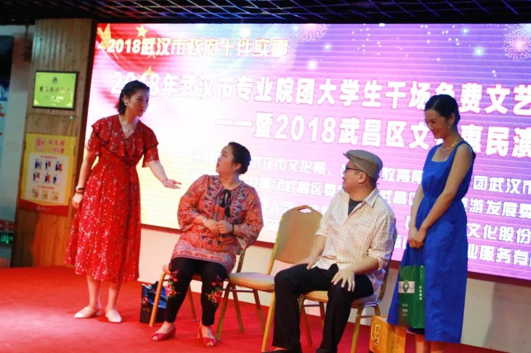 表演者:张子豪,李丽,吕婧,肖俏婷)演出在歌曲《不忘初心》中落下帷幕