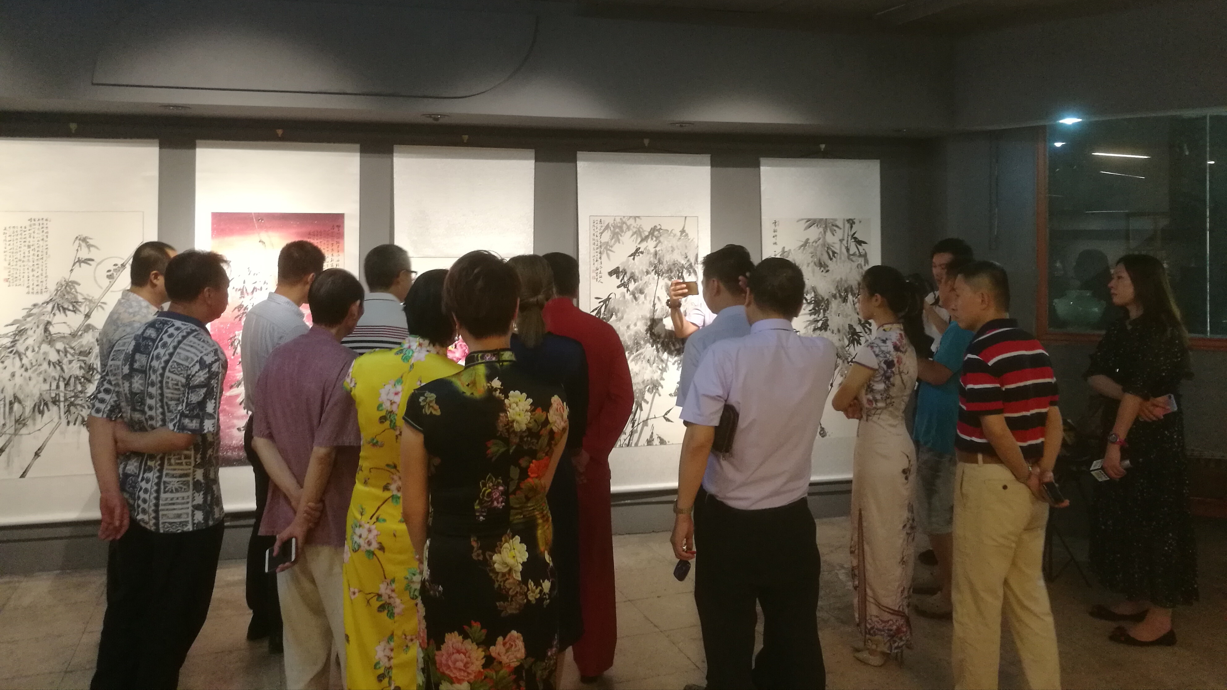 张福铭,蓝艺书画陶瓷作品联展在东莞桥头开幕