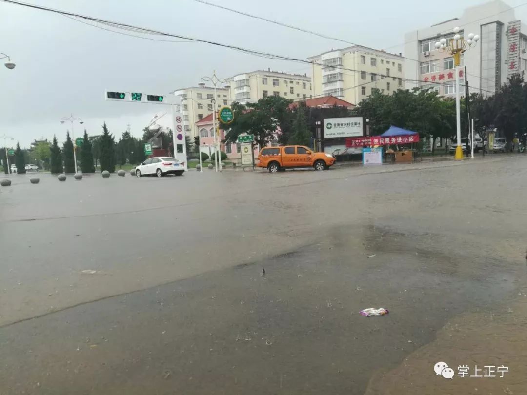 今天,正宁县城大雨如注