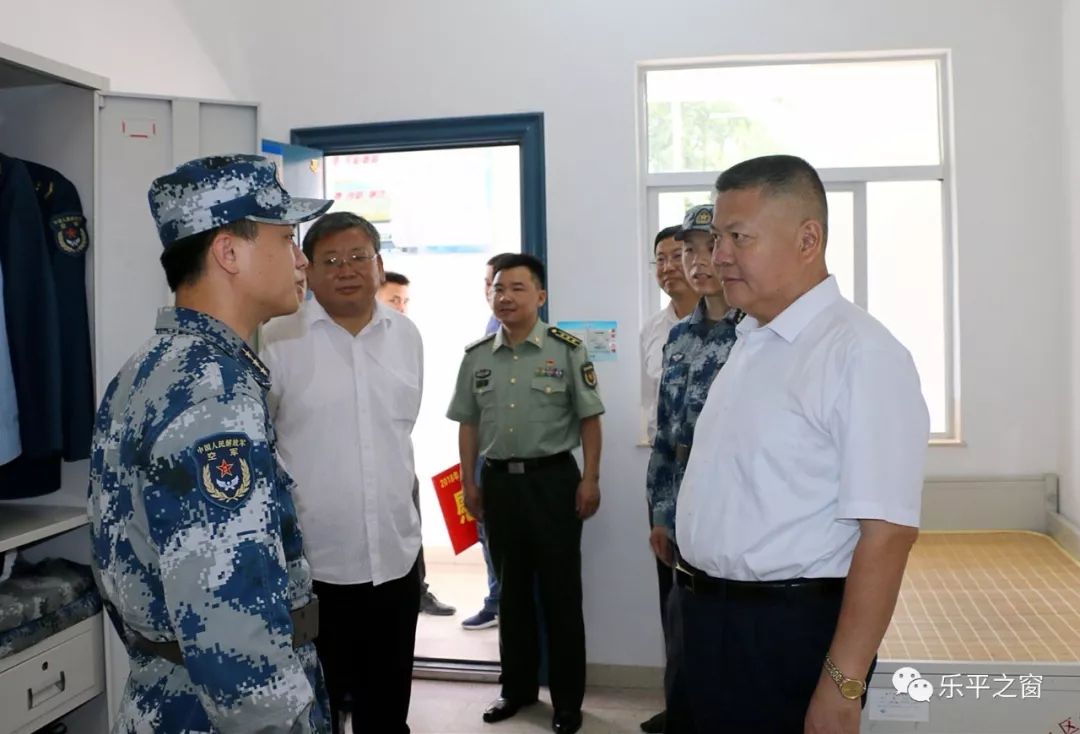 "八一"前夕,乐平市领导为驻军官兵送去节日问候和诚挚