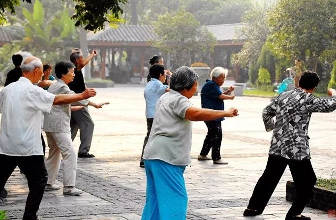 悲剧老人晨练猝死请提醒父母清晨是最危险时刻千万别这样锻炼