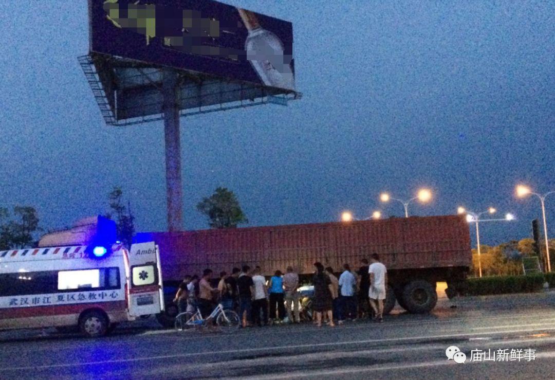 江夏昨天两起车祸都与大货车有关!一定要远离大货车!