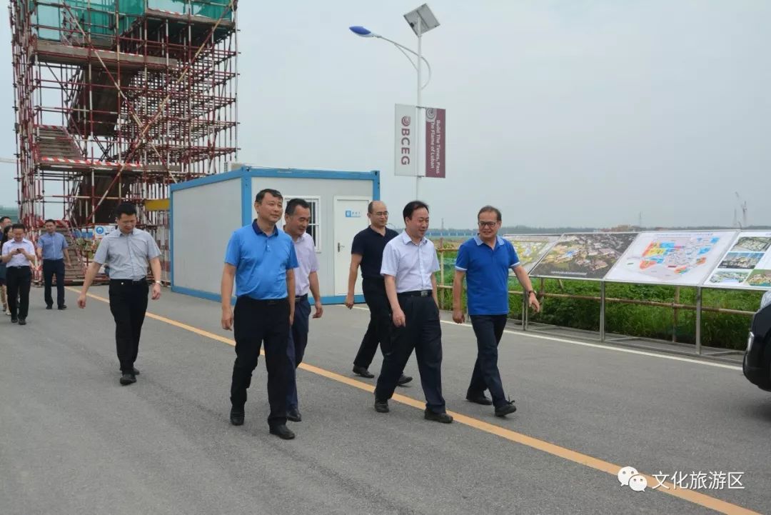 7月27日,市委研究室副主任朱柏成带领市委研究室文化处一行调研文化