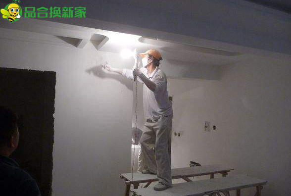 旧墙翻新对腻子墙面进行正确打磨才能保证墙面的装饰效果