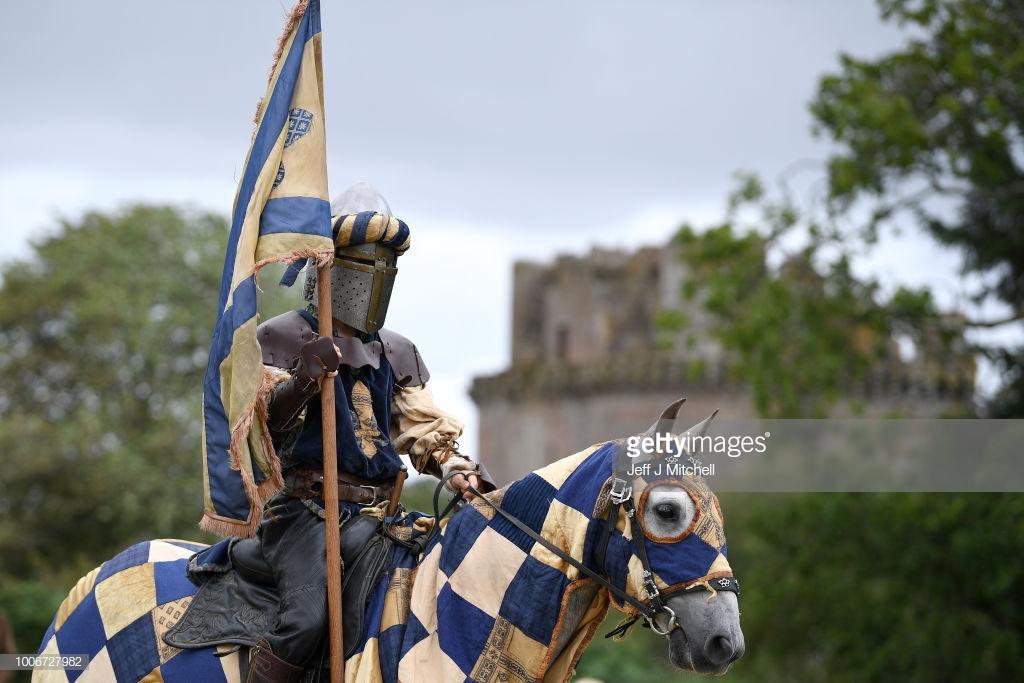 中世纪苏格兰骑士多么凶猛?别开生面高难度表演揭示