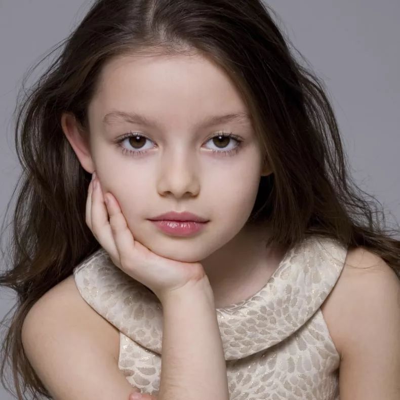 pentovich shirley temple anastasia mackenzie foy 她们大多是童星