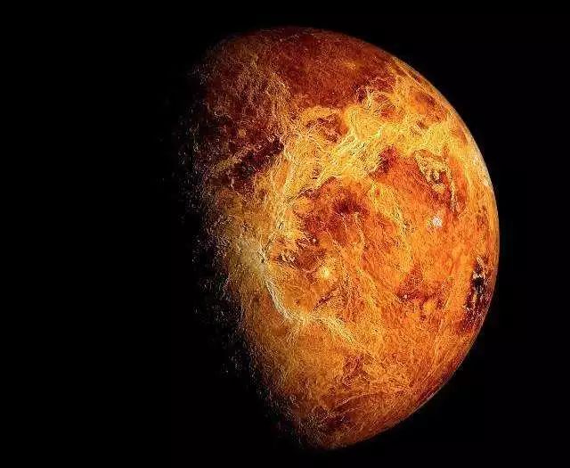 由于金星总在太阳附近出现,它的相位也成为多数天文和摄影爱好者追逐