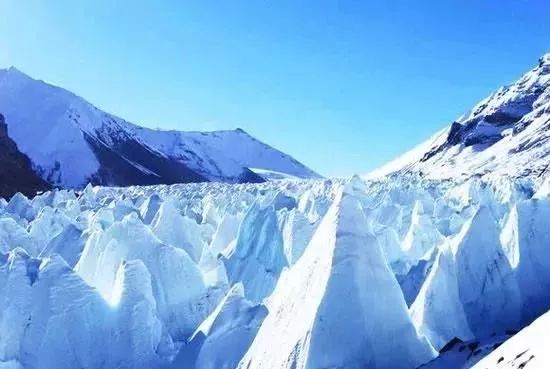 玉龙雪山现代冰川的典型代表 是第四纪冰川形成的地貌