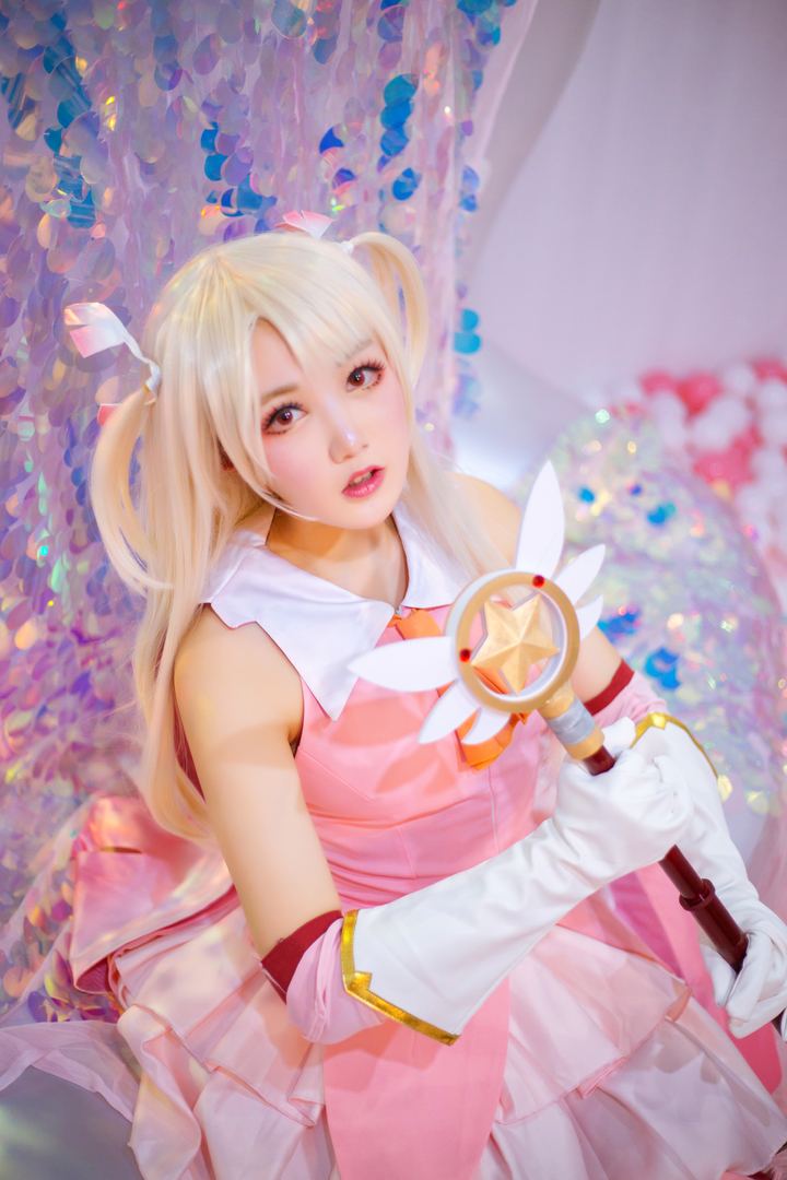 fate伊莉雅cosplay软软的金发萌妹