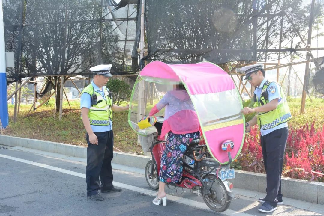 宜春交警重拳整治电动车、摩托车非法加装遮阳伞（蓬）