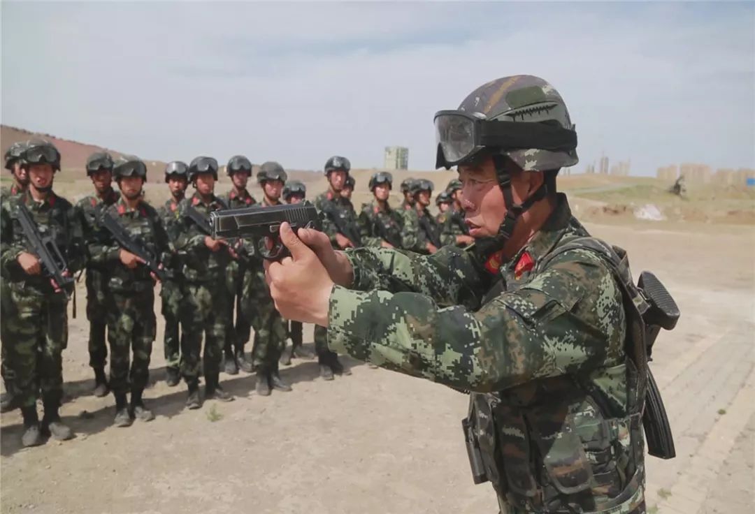 武警新疆总队机动第二支队 某中队小队长 朱博伟 锐旅精兵,虎贲列阵