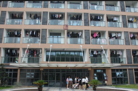宁波城市职业技术学院 城院的生活区总共有12幢宿舍楼,有6人寝,4人寝