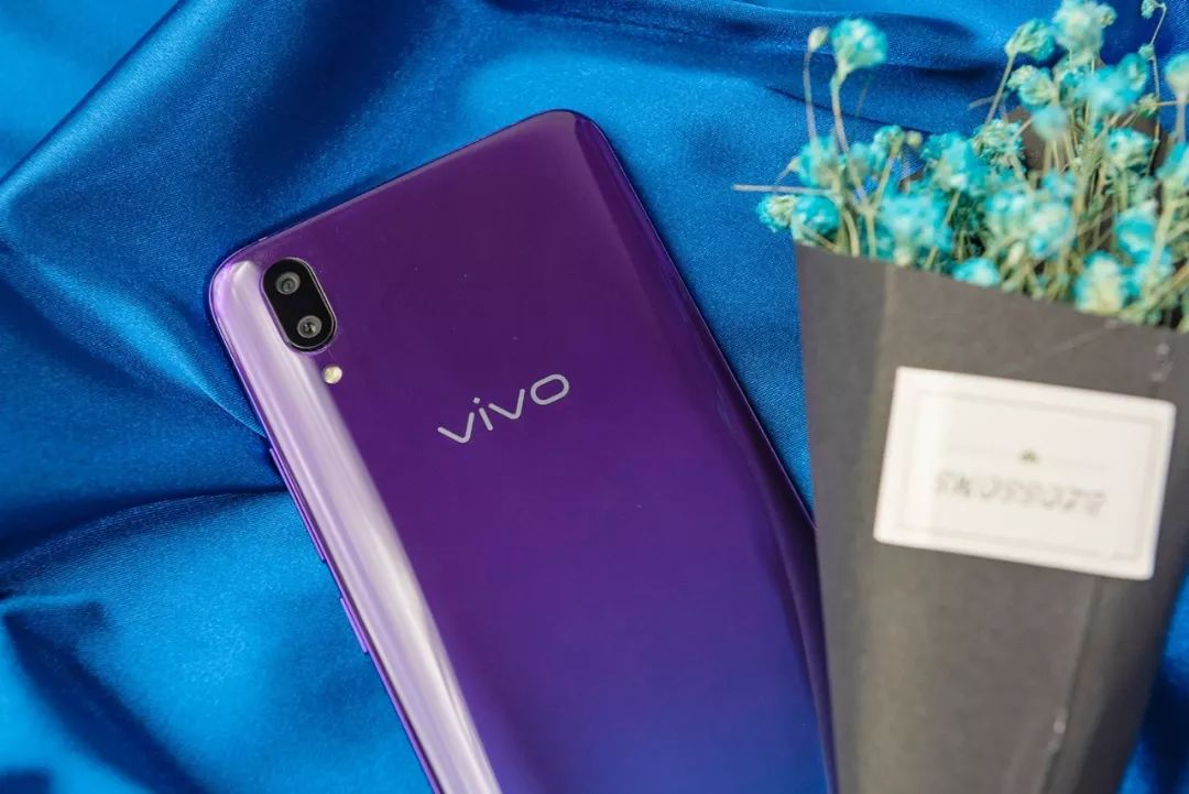 vivo x21惊现"迷人"新配色,外观,自拍,性能一个不落!