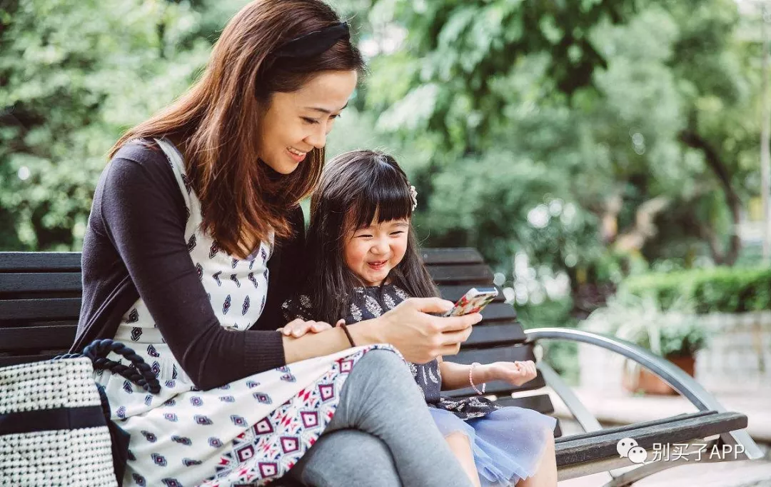 孩子暑期沉迷手机家长该如何正确引导