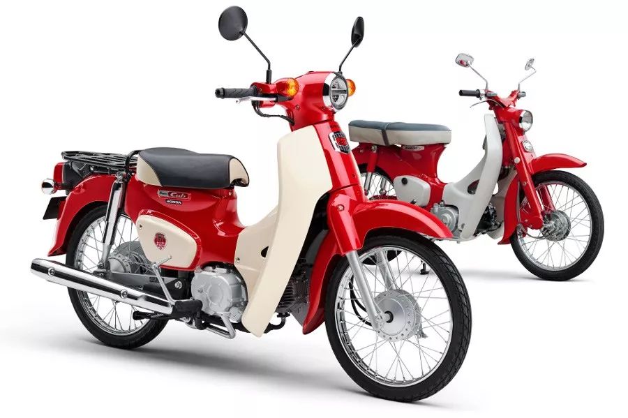 第一代的 super cub c100 超级幼兽在 1958 年八月正式推出市场,搭载