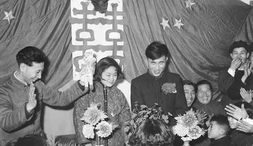 山西农村珍贵结婚视频曝光!80年代的婚礼,原来是这样的.