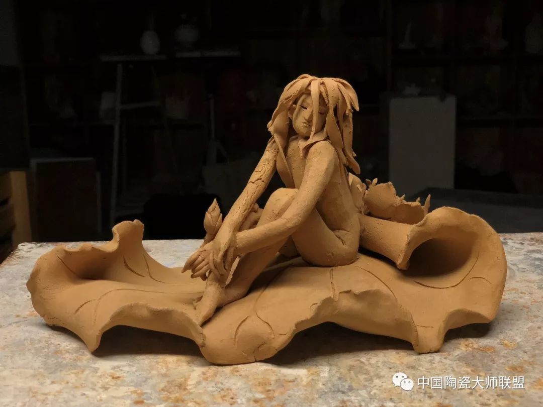 "拍平"中的泥土哲学-罗小平教授雕塑泥片成型技艺高级