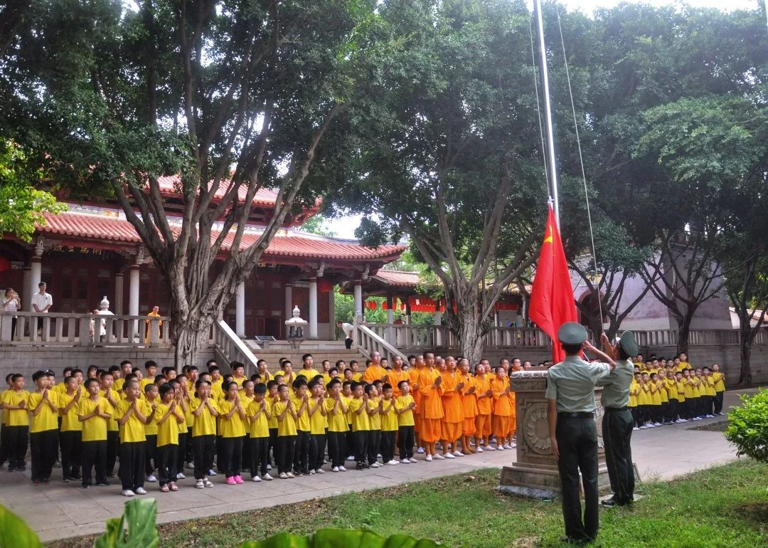 八一建军节 泉州少林寺举行升旗仪式向伟大军人致敬!