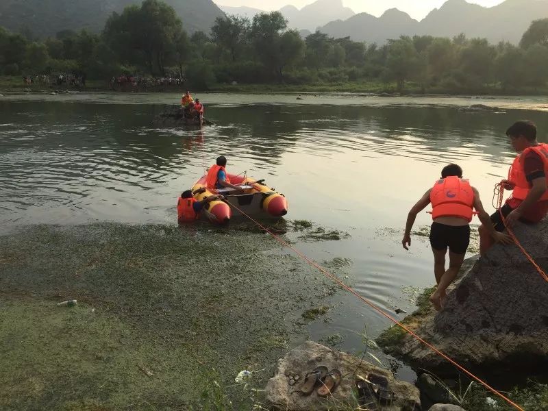 牛王滩附近疑似一少年落水目前正在救援中