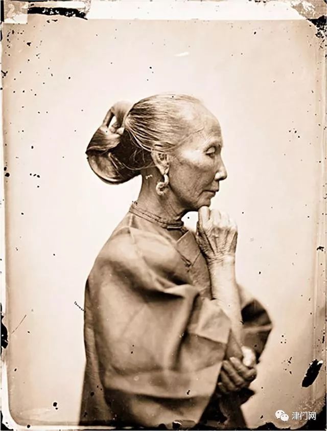 一个广州的老妇人,摄于 1868-1870 年 返回搜