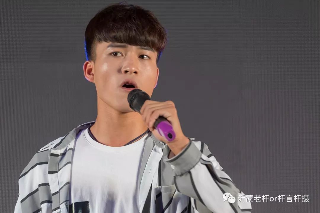 王小迪:星光大道歌手,被称为音乐界"小鹿晗,推出原创歌曲《中国》