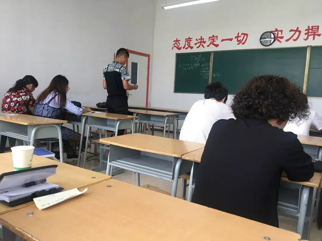 开班仪式进行中 绿荫学校给予你再一次站起来的勇气.