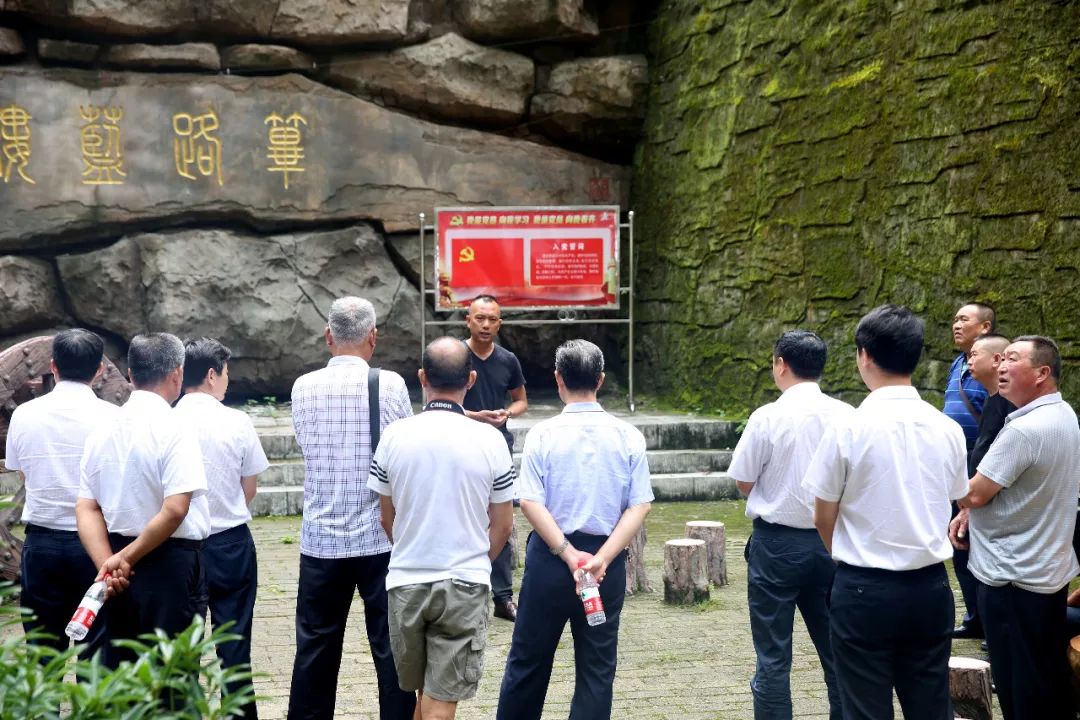 【八一】同庆建军佳节 共叙农商深情——湖北房县农商行召开庆"八一"