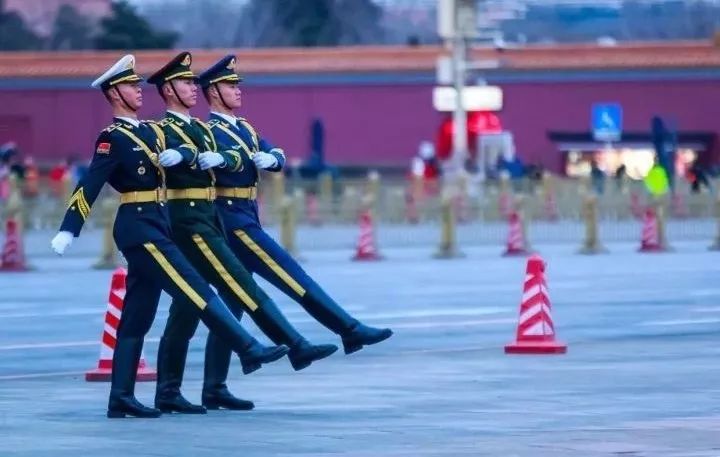 青春曲园】"中国军人!" "到!