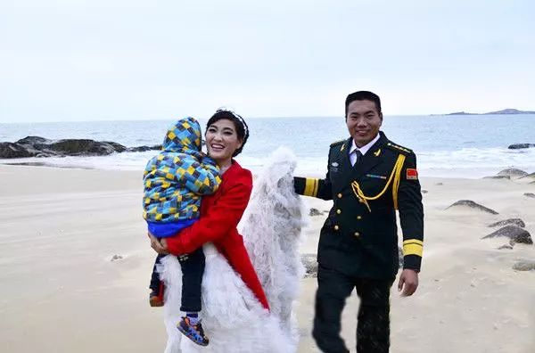 军人拍婚纱照_民国军人拍婚纱照图片(2)