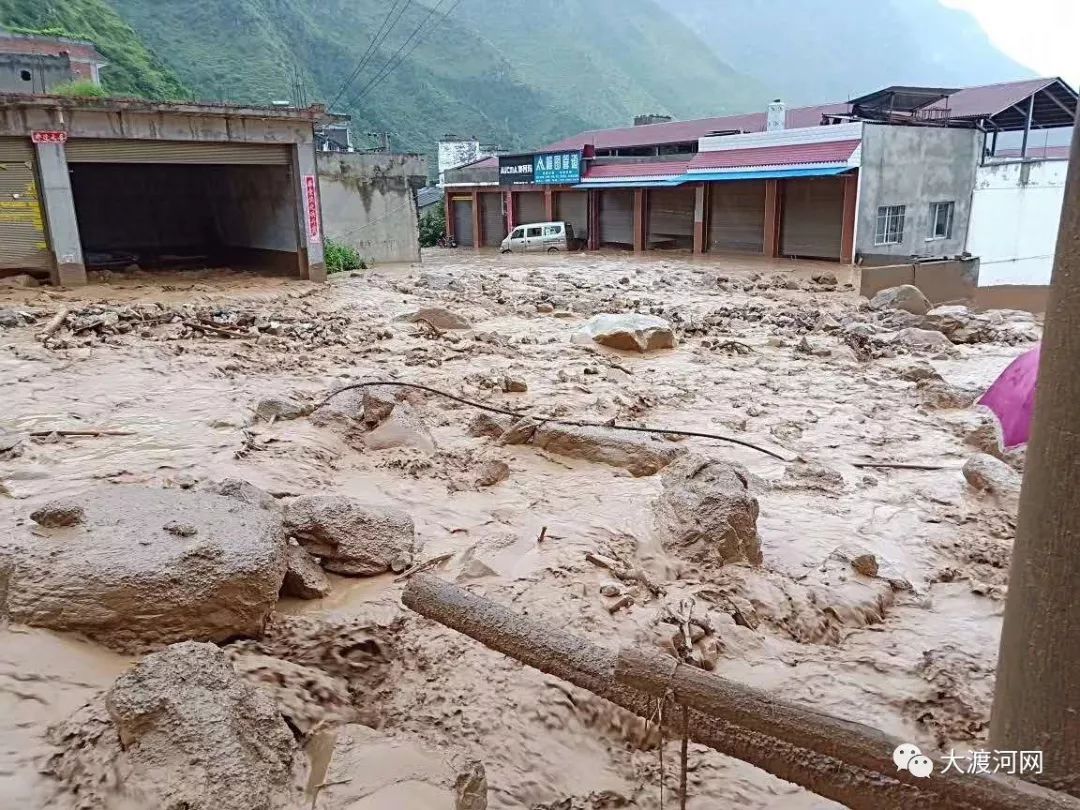 泥石流狂虐汉源以及今日前行道路塌方速报