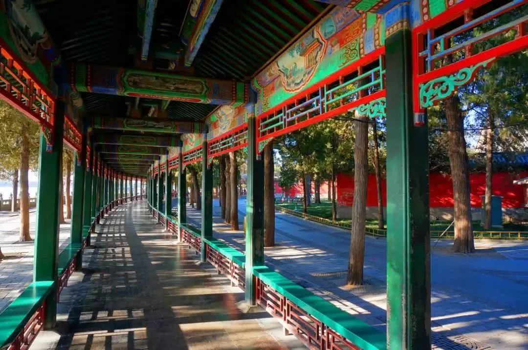 成为北京著名的旅游风景区之一 地址: 密云区北13公里处 颐和园长廊在