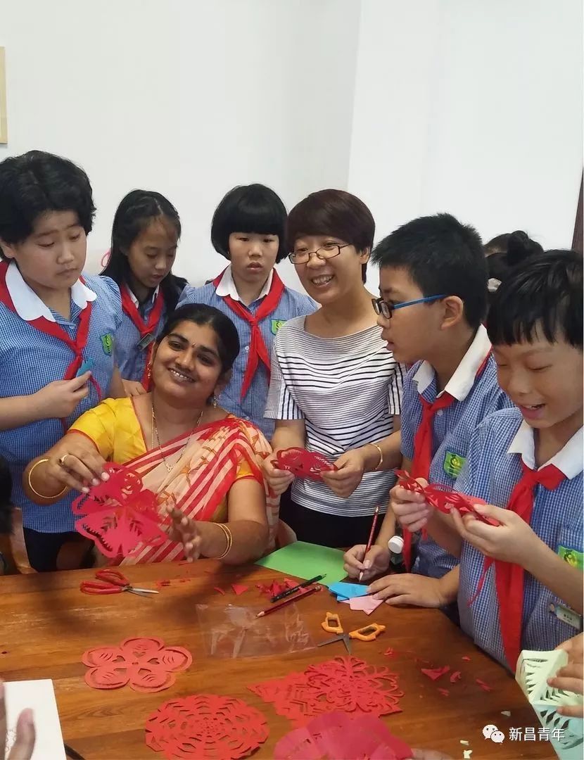 七星小学小学篇炎炎夏日,全县中小学生参加暑期社会实践活动的热情