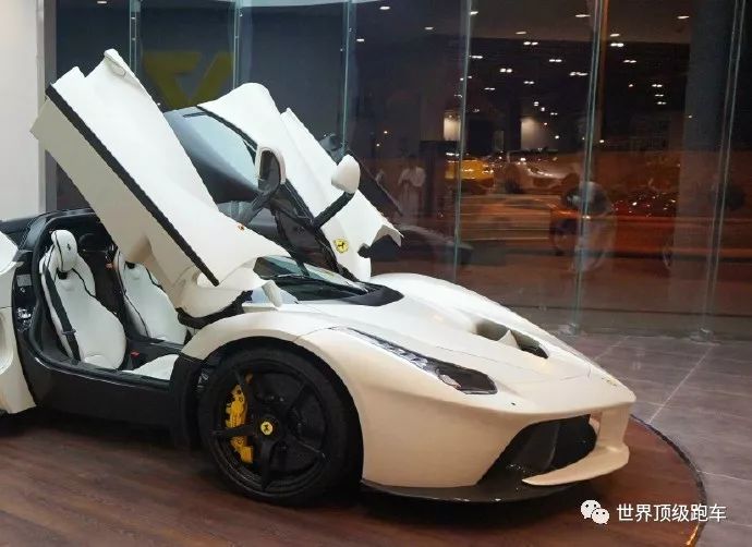 白马王子哑光白法拉利辣法laferrari