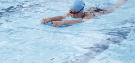 在初学游泳时,大家肯定都有浮板打腿的经历,but,在学会游泳后, 浮板