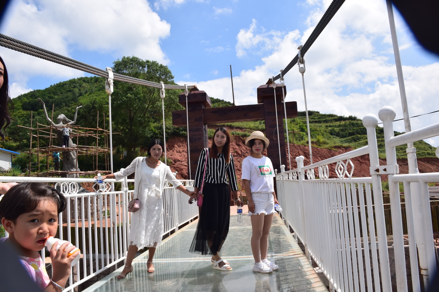 甘肃庄浪县庄浪县韩店韩店上寨村玻璃桥玻璃桥无后坐力风景独好,欢迎