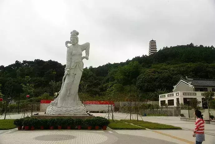 何仙姑&小楼人家 何仙姑旅游景区位于增城市小楼镇,距市区10公里,是