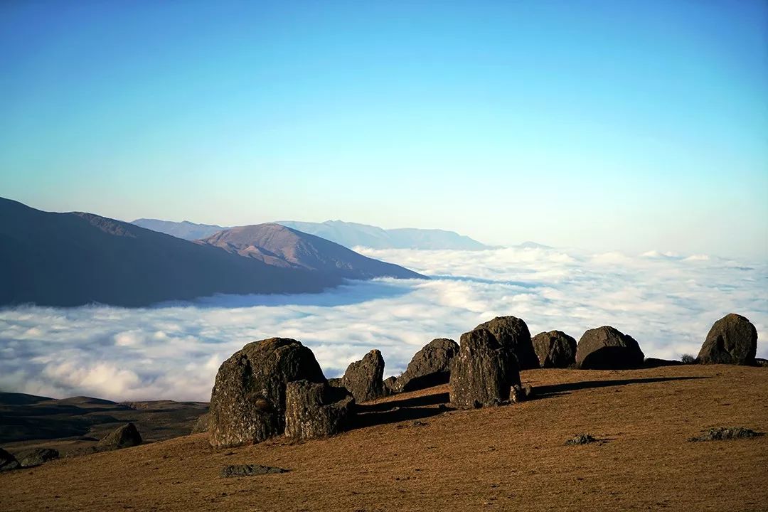 龙头山的草原与牧场▲大凉山南北纵贯数百公里,高达4000米左右的主要