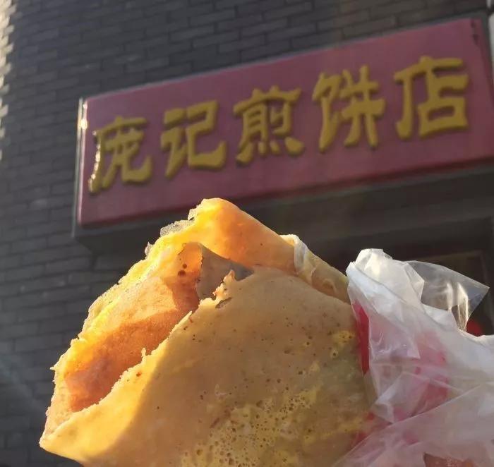 京城火了20多年的煎饼店和馒头铺,竟然都藏在这条老社区小胡同里