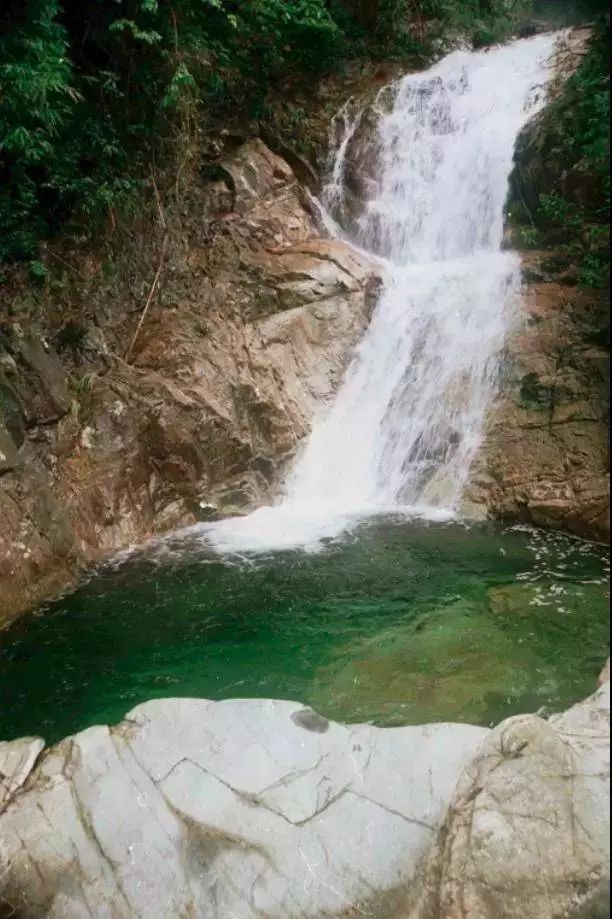 英德九州驿站尧山天门沟 树上温泉套票~游山玩水,赏瀑布,叹美景,树上