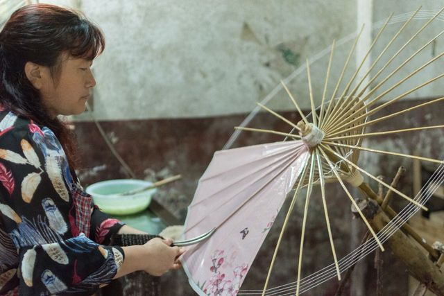 理学院暑期实践雨中丁香油纸伞文化调研活动