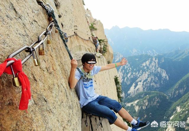 华山栈道跳崖事件中你认为景区有责任吗