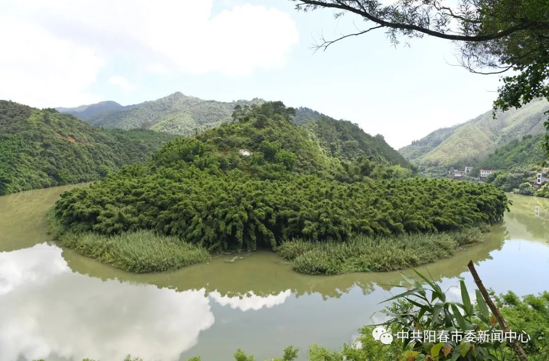 提示◆阳春市圭岗镇山根村具有良好的自然优势,是"圭岗竹海"的重要