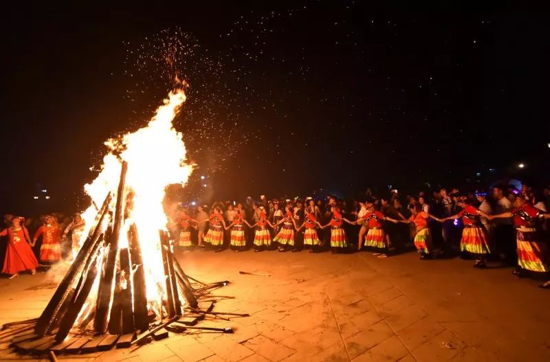 火把节是彝族的古老传统节日