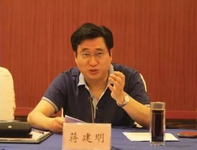 第二纪检监察室主任徐保明在文中谈起其所亲历的一场专题民主生活会时