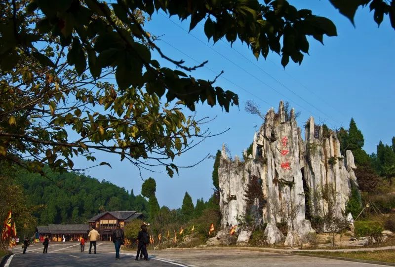 北碚网红新景点重庆最长彩虹旅游公路吃喝玩乐啥都有