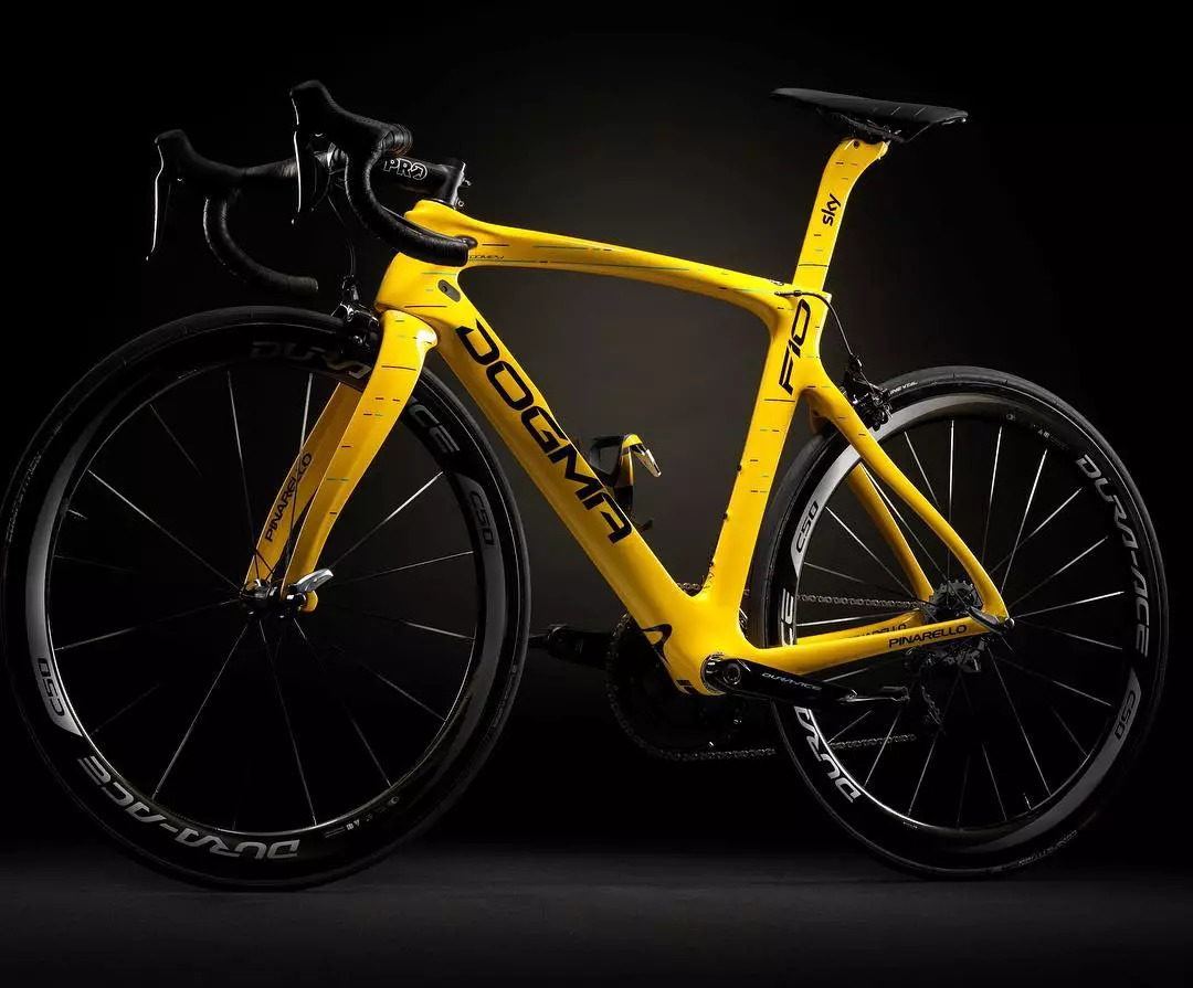 来啦~ 当然这也不是pinarello dogma f10第一次被做成全黄色的涂装了