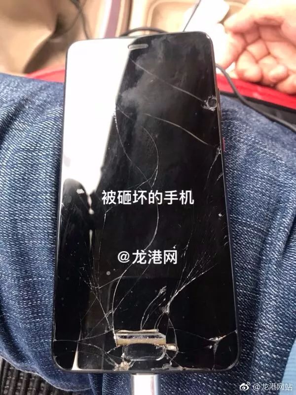 龙港一男子非法阻挠 砸坏执法人员手机 被依法拘留2天