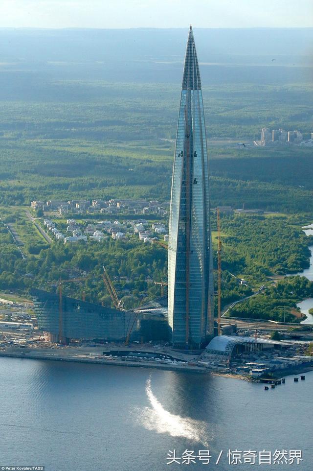 欧洲最高的摩天大楼即将完工,高度462米,远看你觉得像啥?