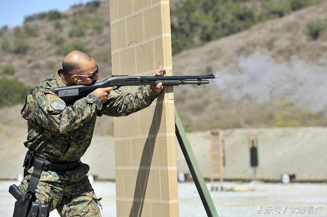 军事丨雷明顿870美国最受欢迎的多用途泵动霰弹枪之一